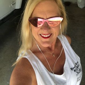 Meet your Posher, Connie